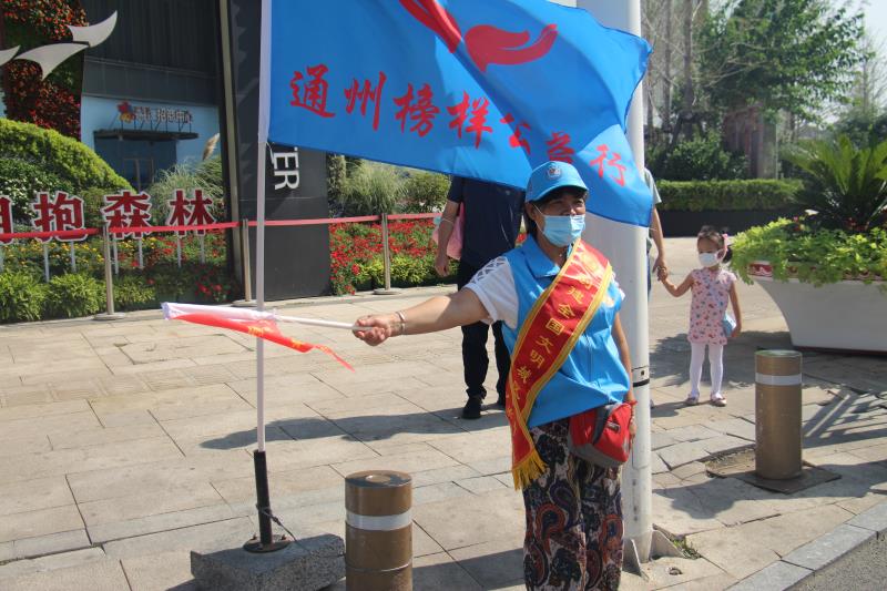 <strong>小妹日逼逼</strong>